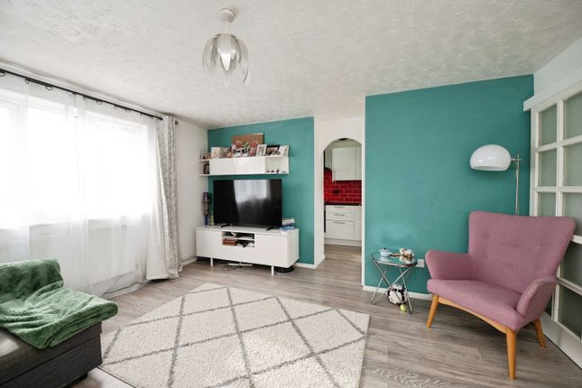 Flat 5/Branstone Court,, Linnet Way, Purfleet-on-Thames photo 2