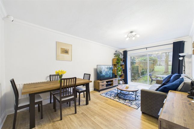 53, Northcott, Bracknell photo 3