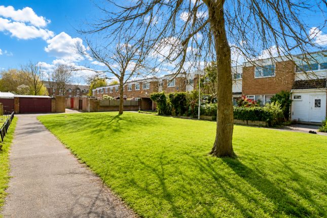 6, Aldwick Close, Farnborough photo 4
