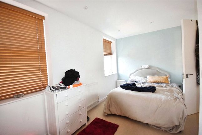 Flat 5, Le Pier, 16, Marine Parade West, Essex photo 4