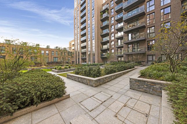 Flat for sale in Willowbrook House, Finsbury Park, London