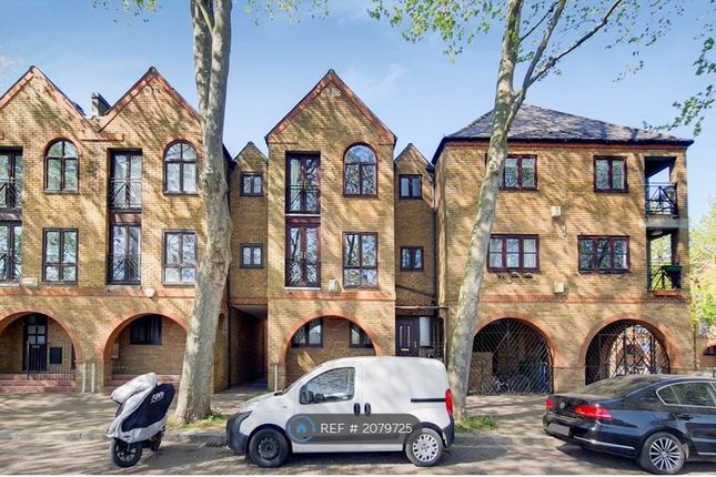 Semi-detached house to rent in Brunswick Quay, London