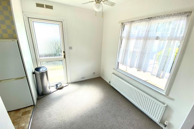 29, The Firs Park, Woodside Lane, Hatfield photo 4