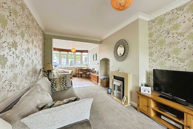 84, Lynton Avenue, Claregate, Wolverhampton photo 4