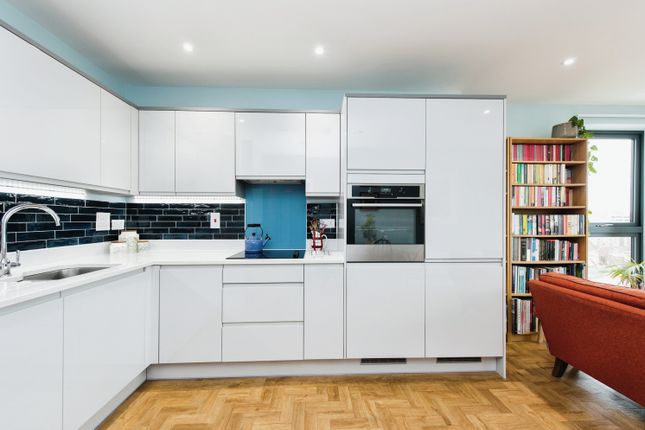 Flat for sale in 8 Osiers Road, Wandsworth