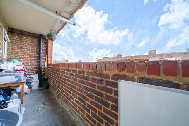 Flat for sale in Colney Hatch, Muswell Hill