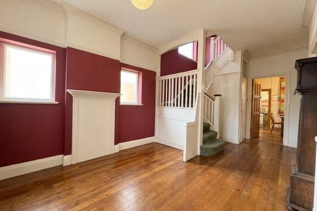 Sylvan Avenue, Mill Hill, NW7, London photo 2