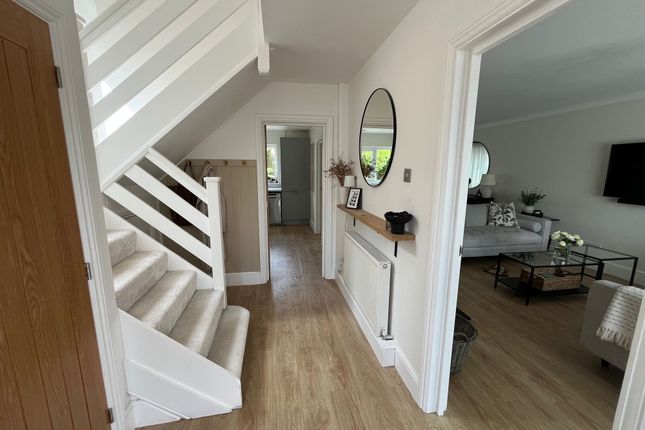 12 Pine Close, Manningtree photo 2