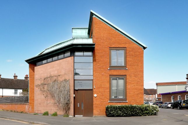 1-bed flat on 6 Reynolds Court,, Baring Road, Beaconsfield, £250,000