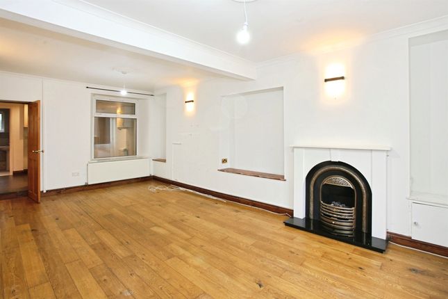 30, Parc Terrace, Caerphilly photo 3