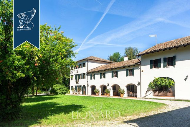 Thumbnail Villa for sale in Carbonera, Treviso, Veneto