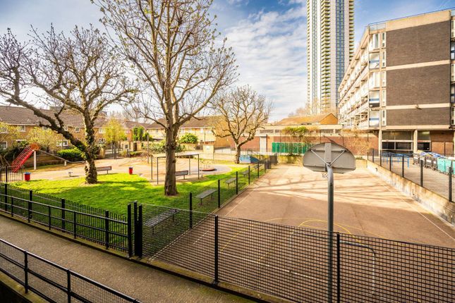 Flat for sale in Wollaston Close, Elephant And Castle, London