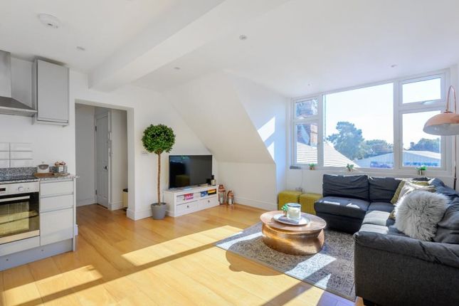 Thumbnail Flat to rent in Old Woking Road, West Byfleet