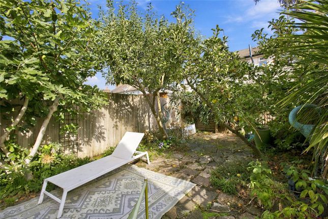 39, Lessingham Avenue, Tooting photo 3