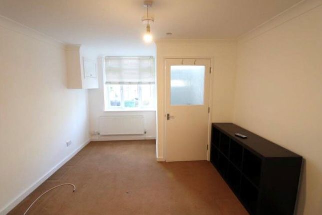 Flat to rent in Cann Hall Road, London