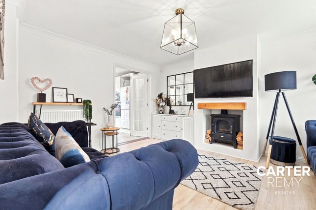 12, Sark Grove, Wickford photo 3