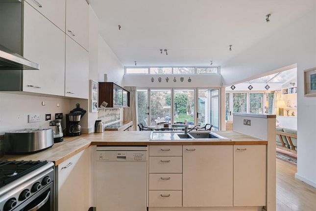 Flat Flat 1, 153, Chatsworth Road, London photo 4