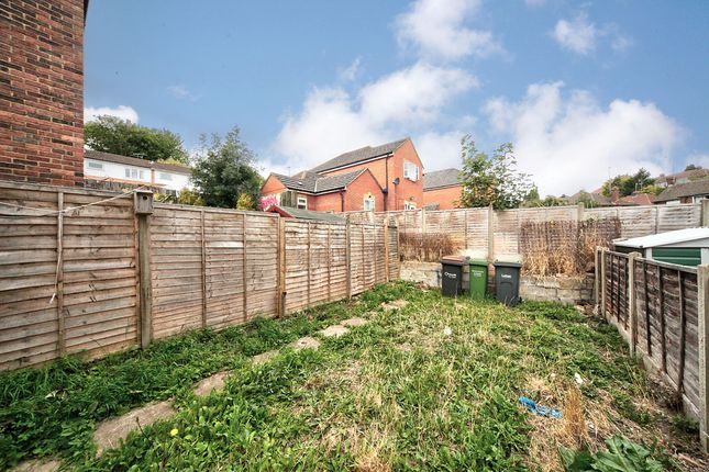 34 Chiltern Rise, Luton photo 3