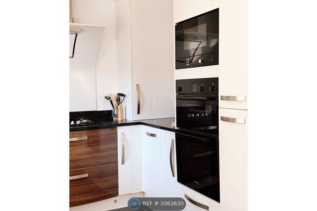 Flat   Eaton Gardens, Hove photo 5