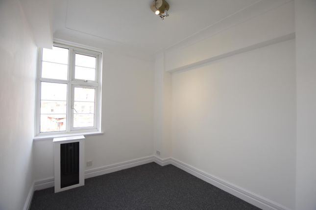 Flat to rent in Northways, College Crescent, Swiss Cottage, London