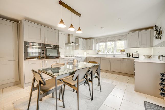 3, Grange Close, Newton Longville photo 3