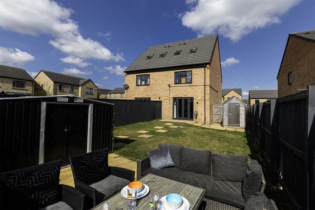 21, Smithy Way, Huddersfield photo 4