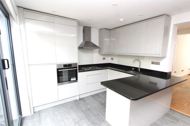 Terraced house to rent in Clarendon Road, London