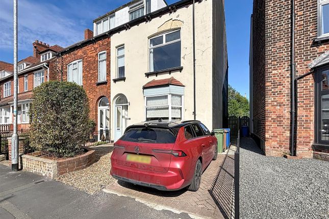 60, Cliff Road, Hornsea photo 2