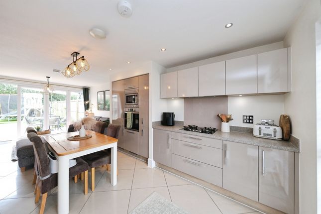 56, Wheatsheaf Way, Chesterfield photo 4