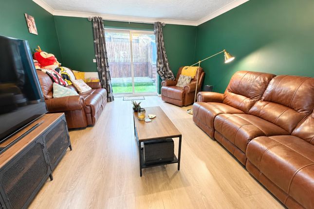 14, Clevedon Court, Daventry photo 2