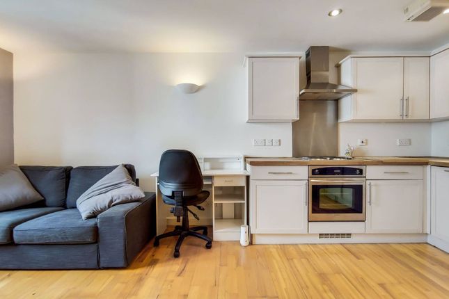 Thumbnail Flat to rent in Almeida Street, Angel, London