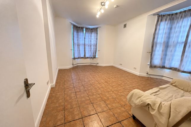 Flat 1 1, Wakefield Road, Greater London photo 2