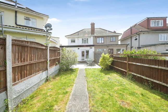 1, Ash Close, Romford photo 2