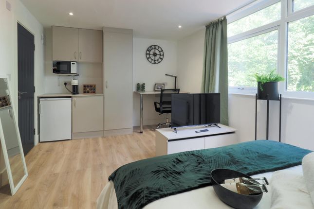 Room 5, 89, Roxeth Hill, Harrow photo 4