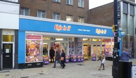 Retail premises to let in High Street, Poole