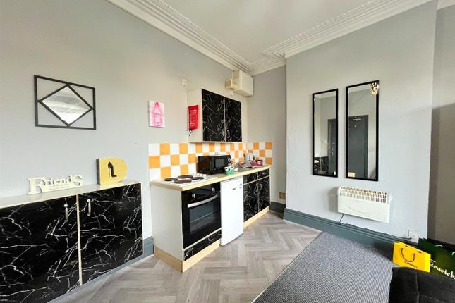 76, Hollyshaw Lane, Leeds photo 4