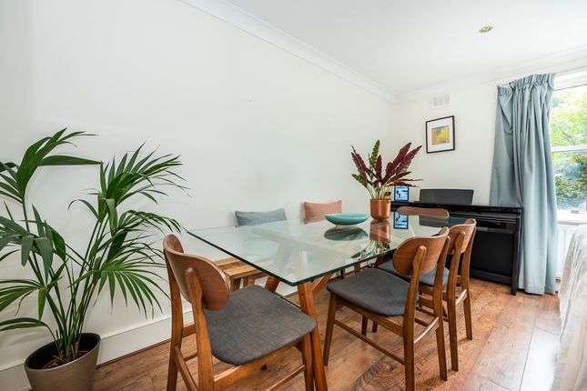 Flat 11, 311, Upper Richmond Road, London photo 3