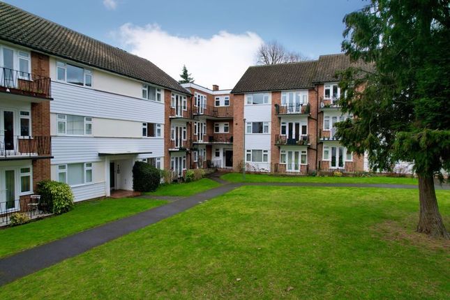 Flat for sale in Lindfield Gardens, Guildford