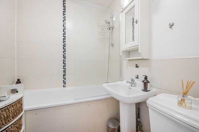 Terraced house for sale in Thistlewaite Road, London
