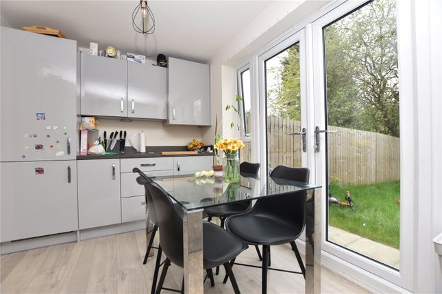 55, St. Michaels Drive, Wakefield photo 2