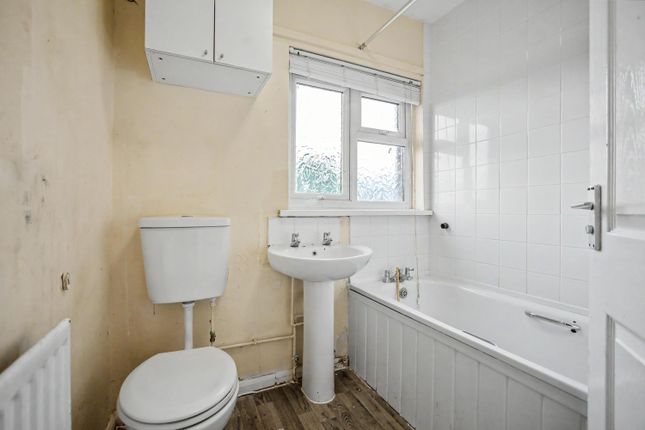 14, Swale Avenue, Queenborough photo 5