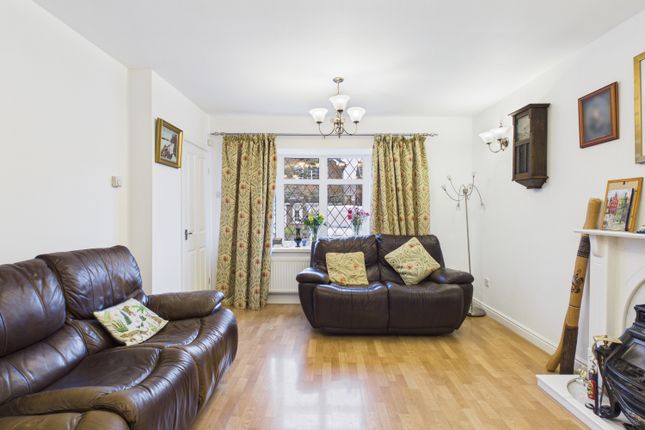 2, Lincoln Close, Ashton-under-Lyne photo 4