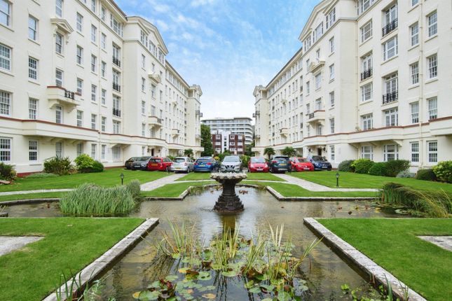 3-bed flat on Flat 71, Bath Hill Court, Bath Road, Bournemouth, £280,000