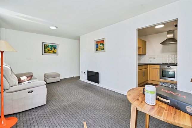 Flat 4, Parkhall Gardens, Rosemary Avenue, Wolverhampton photo 4