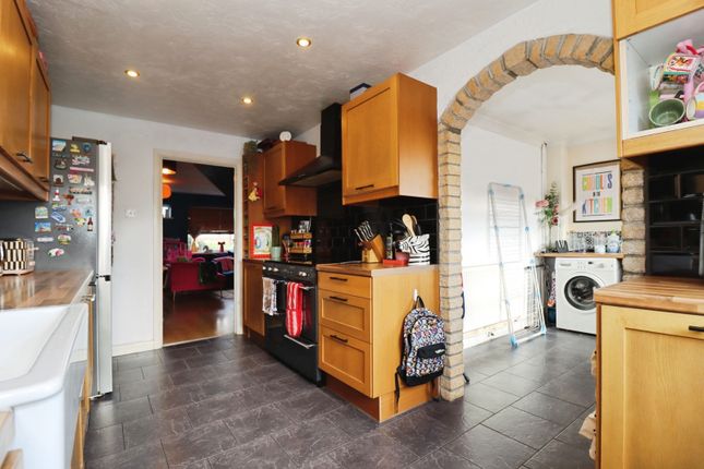 6, Cedar Way, Bristol photo 4
