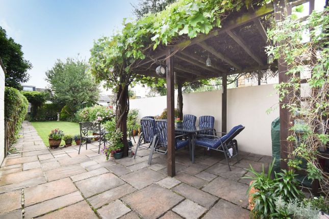 Rose Cottage, Sunbury Lane, Walton-on-Thames photo 3