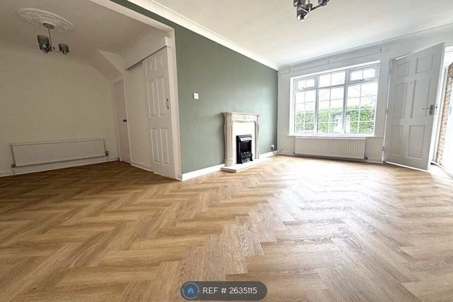 Tudor Close, Pontefract photo 4