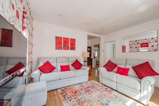 11 Sandhurst Road, Yateley photo 5