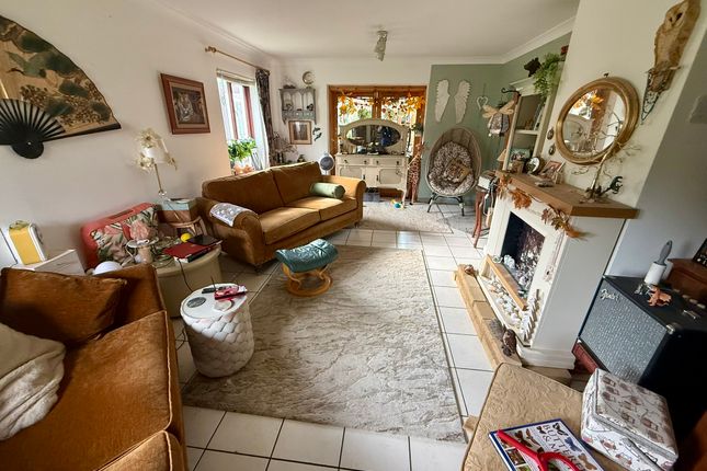 5, Cae Bach Y Rhiw, Rhydyfelin photo 2
