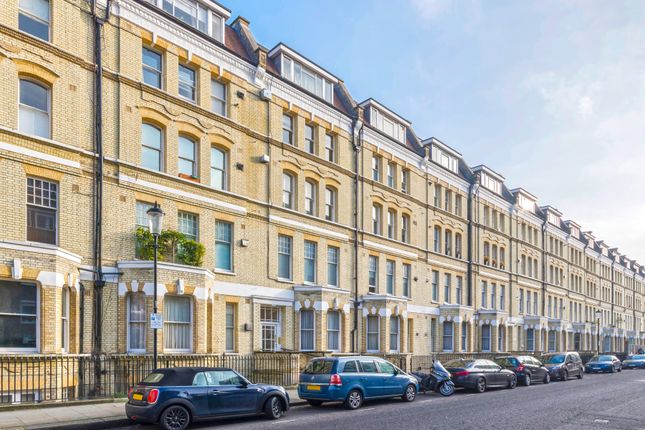 Flat to rent in Elm Park Gardens, London